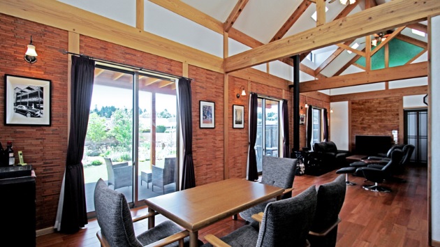 空と庭の四季を感じられるコテージのような空間