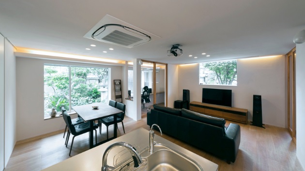 美しい庭を眺められる家