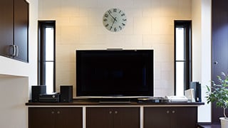 静電気による壁紙のほこりや汚れが軽減し、掃除が楽に／Yさん（6人家族）