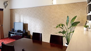 部屋にこもったニオイが消え、毎日が気持ちよくなった／Kさん（2人家族）